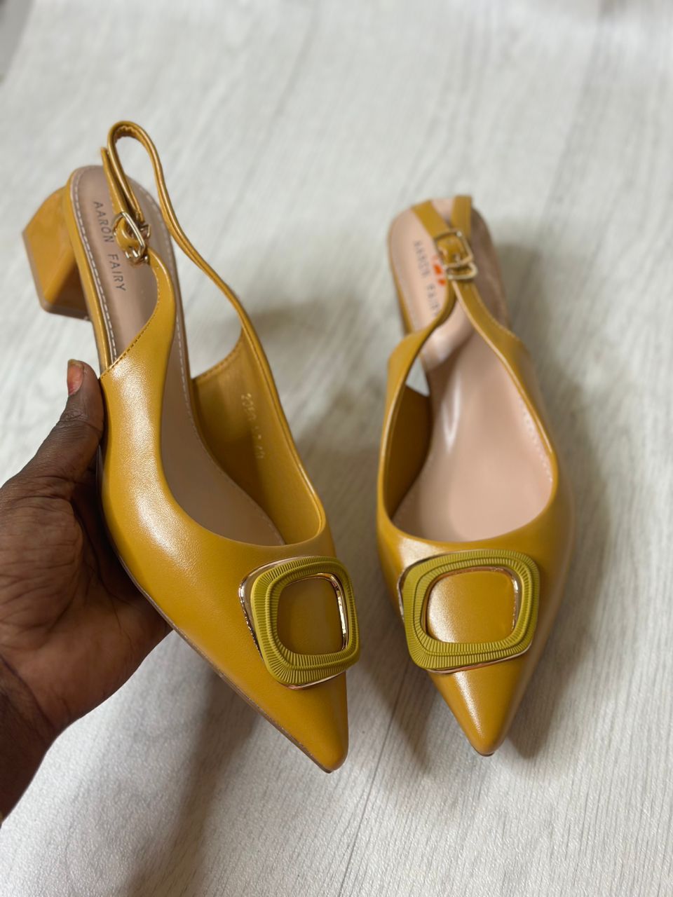 Chaussures plates à bride